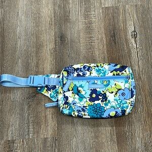 NWT Vera Bradley belt bag Blueberry Blooms